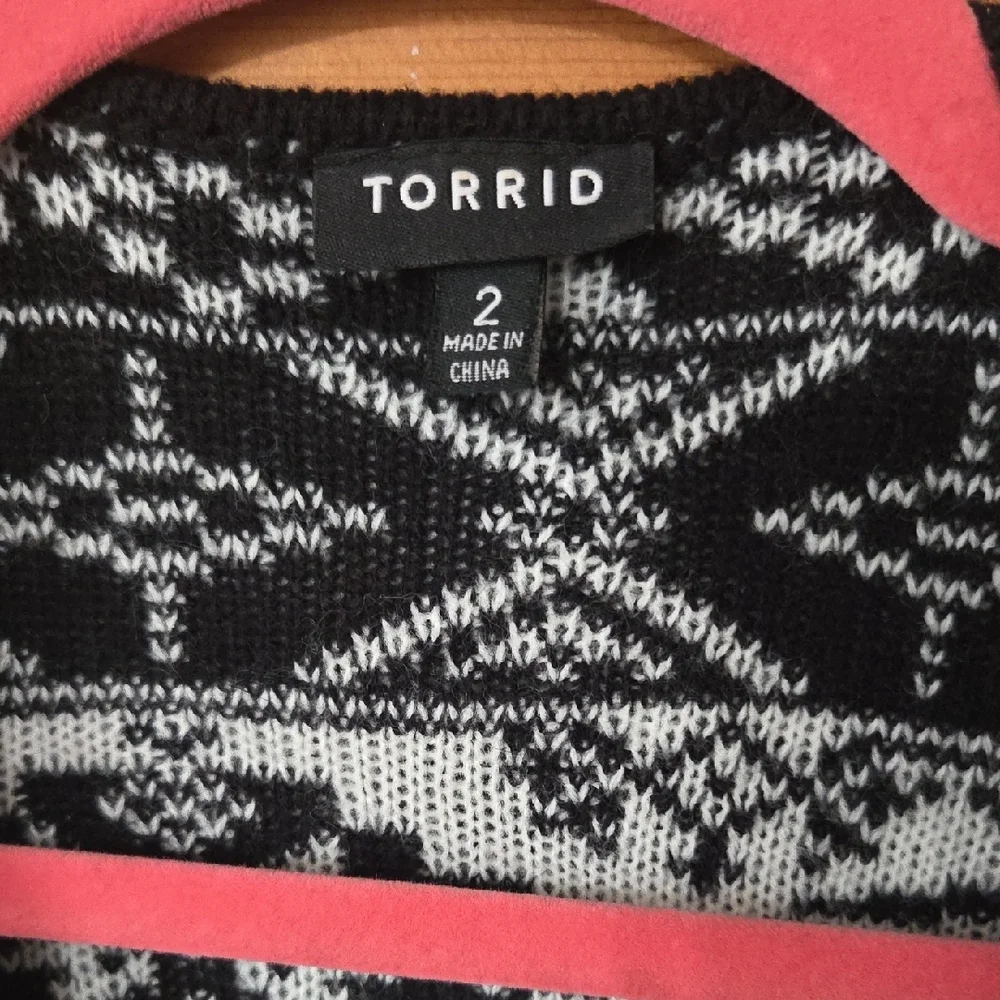 Torrid Black and White Skull Patterned Cardigan - Picture 2 of 4